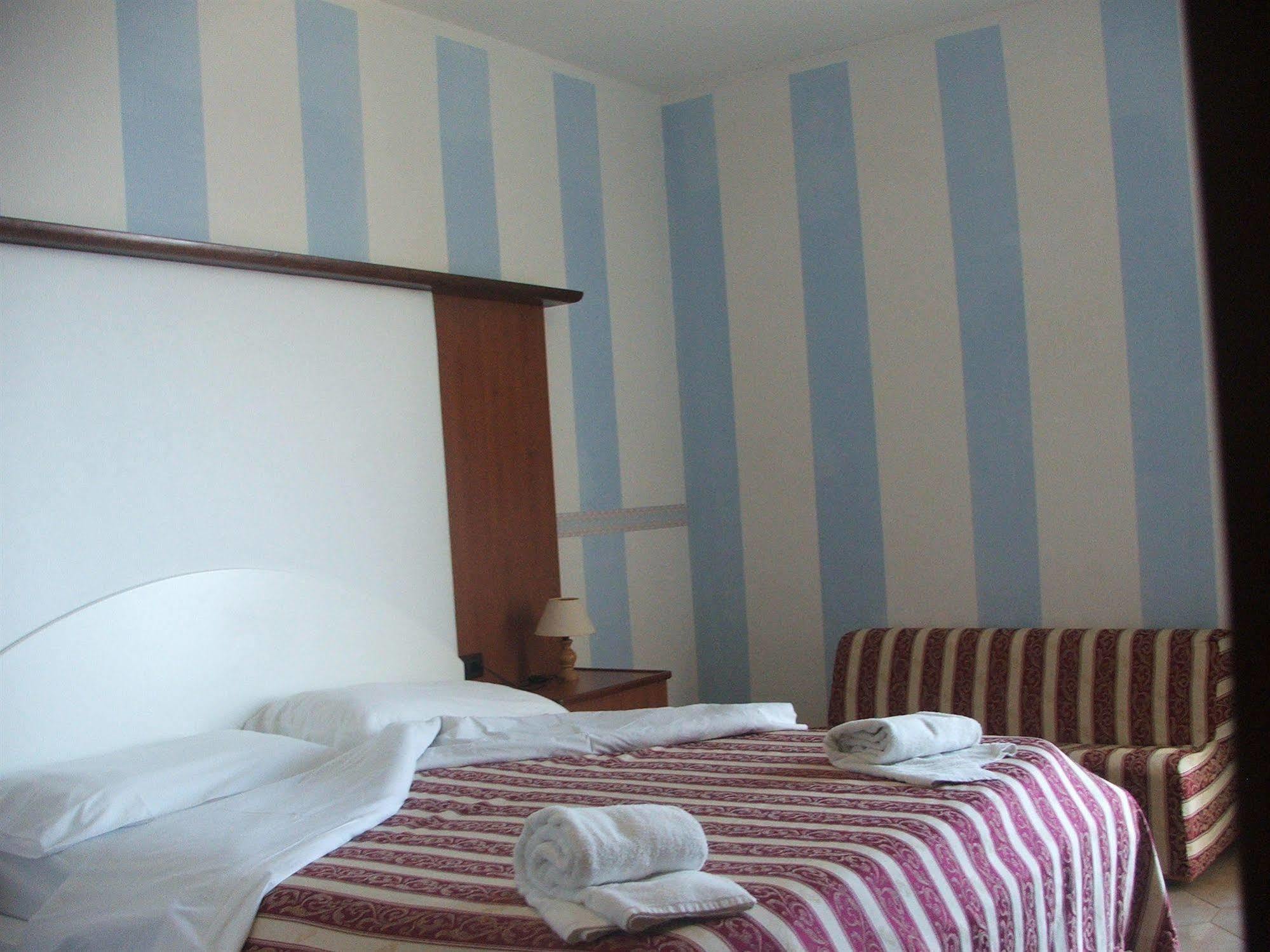 Hotel Vittorio Portopalo Di Capo Passero Kültér fotó